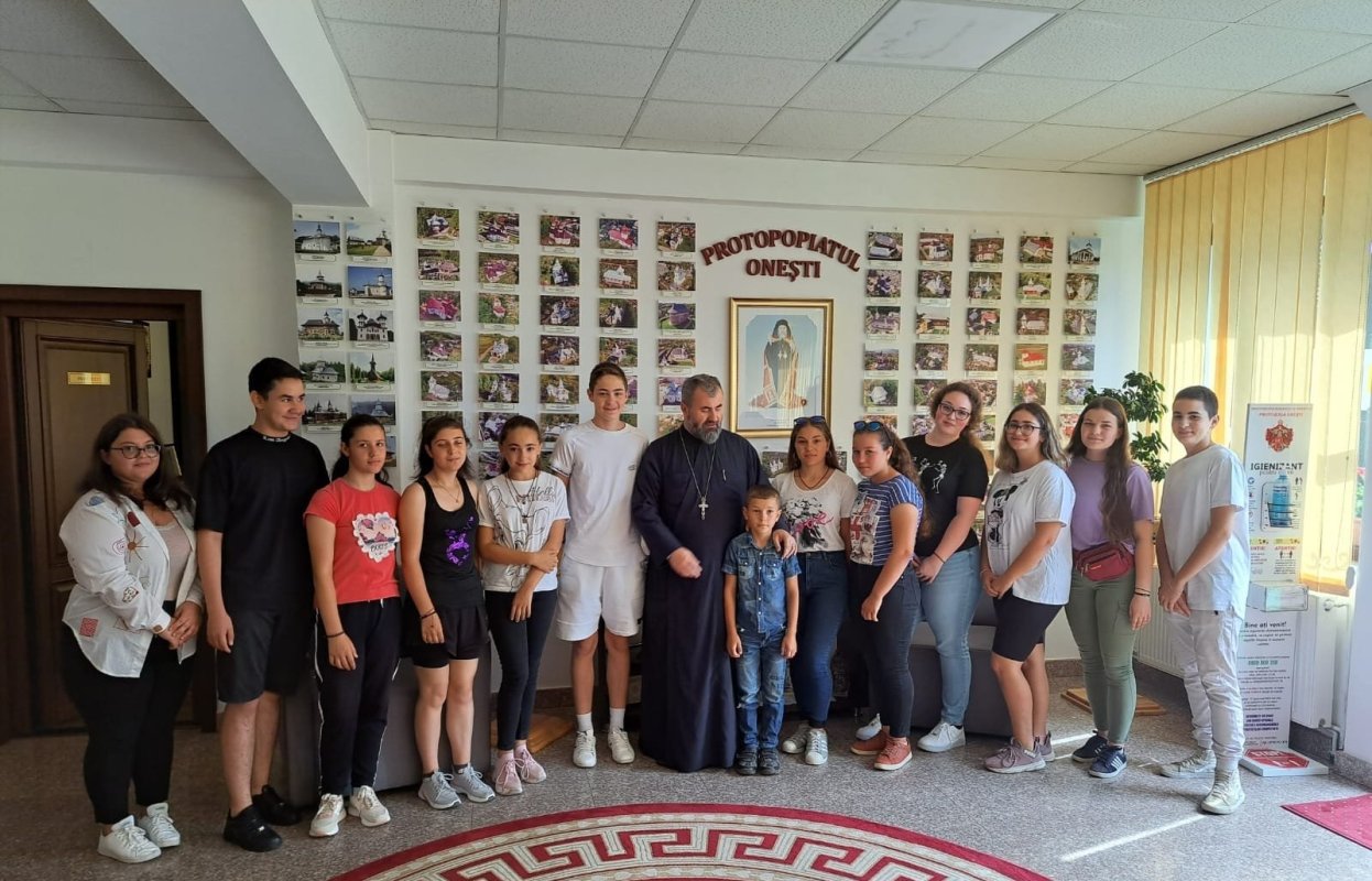 Peste 1500 de copii și tineri la școlile de vară și taberele din Protopopiatul Onești 221534