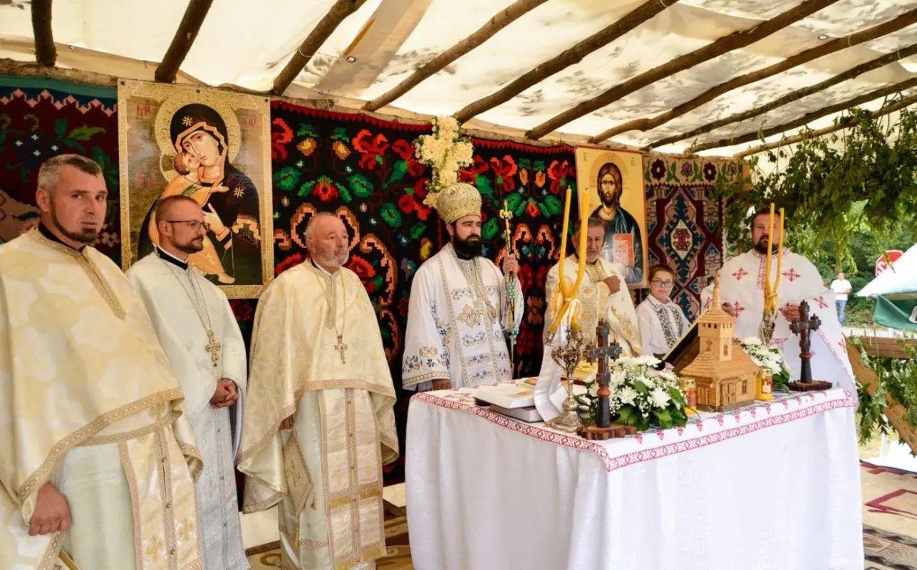 Zi de sărbătoare pentru credincioșii din satul Căbești, Hunedoara 221545
