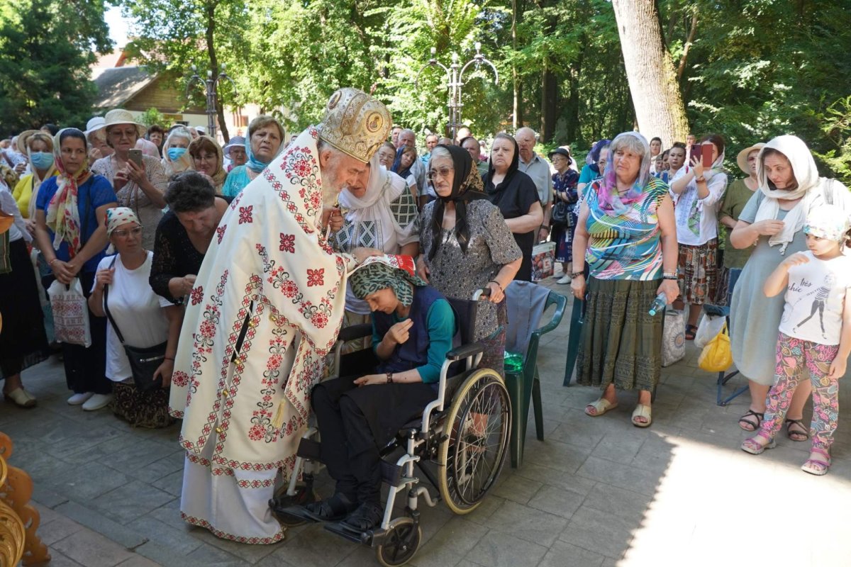 Zi de înălțare sufletească la Mănăstirea Lacu-Sărat din Brăila 221812