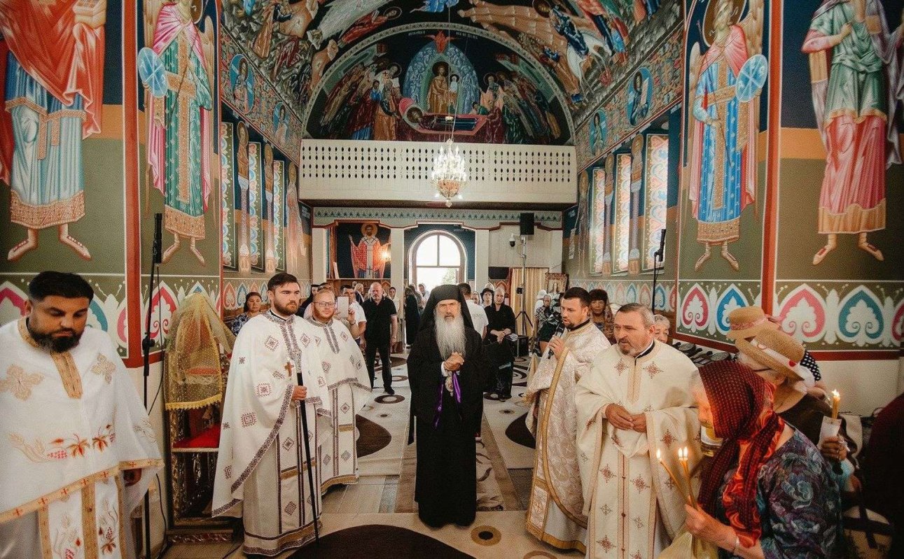 Târnosirea bisericii parohiei dobrogene Izvorul Mare 222131