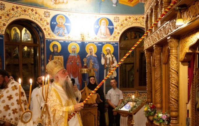 Clipe de slujire și rugăciune la vetre monahale vâlcene 222218