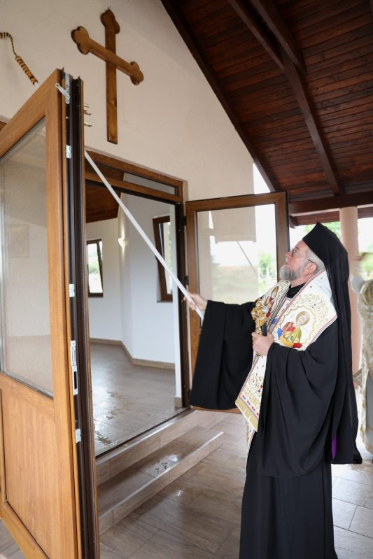 Sfinţirea bisericii din parohia maramureşeană Remeţi pe Someș 222205