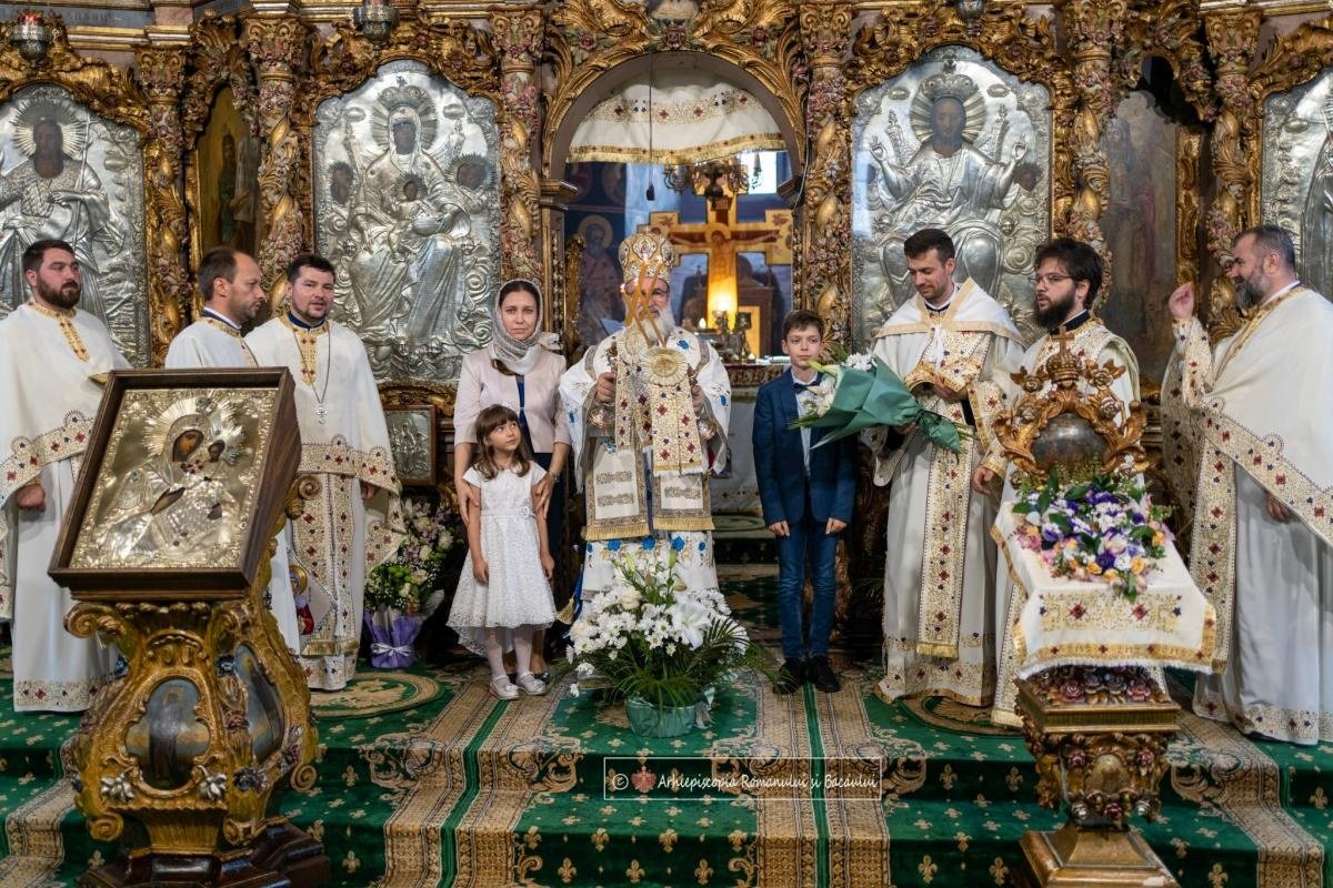 Hirotonii la Catedrala Arhiepiscopală din Roman 222291