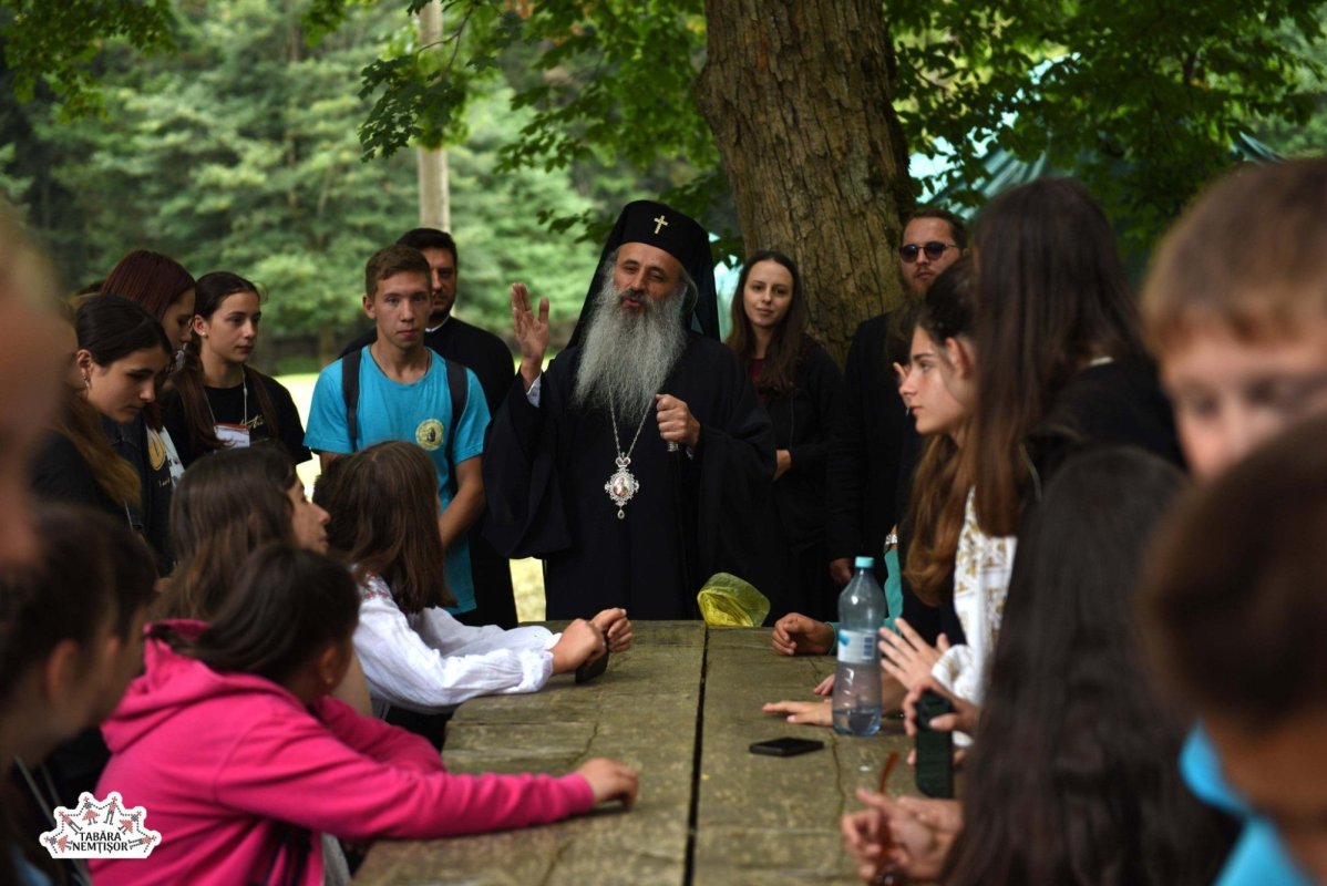 Peste 500 de tineri în Poiana Prieteniei, la Nemțișor 222244