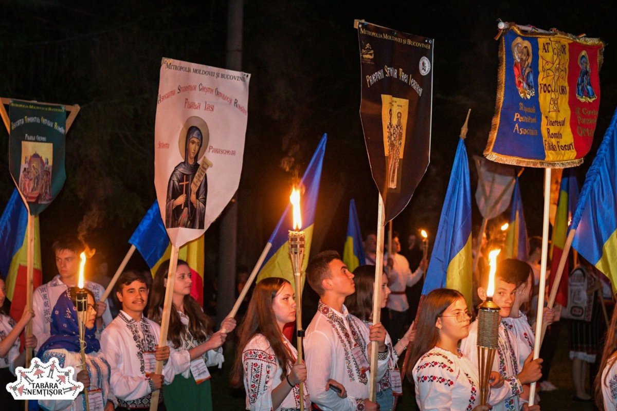 Peste 500 de tineri în Poiana Prieteniei, la Nemțișor 222246