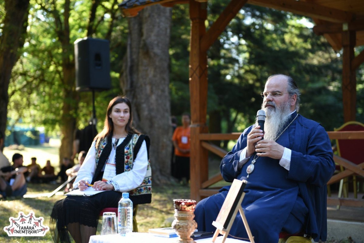 Peste 500 de tineri în Poiana Prieteniei, la Nemțișor 222248