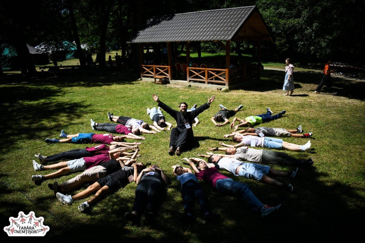 Peste 500 de tineri în Poiana Prieteniei, la Nemțișor 222249