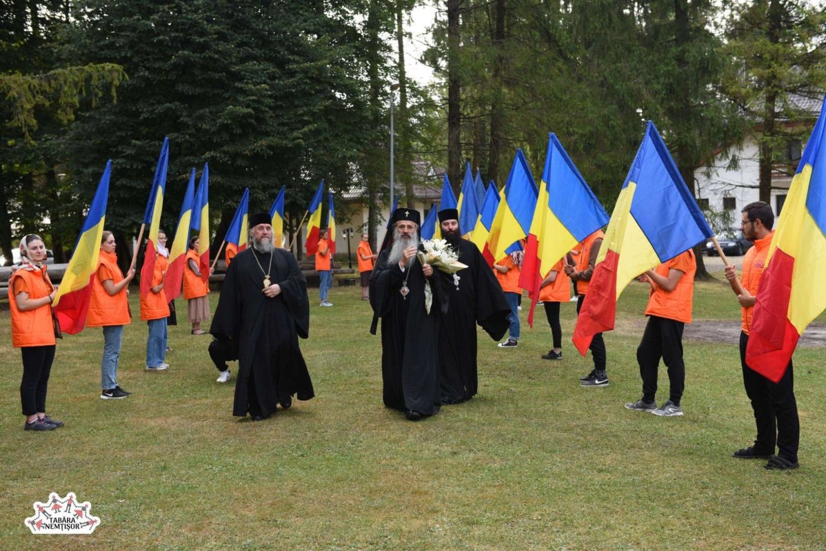 Peste 500 de tineri în Poiana Prieteniei, la Nemțișor 222251