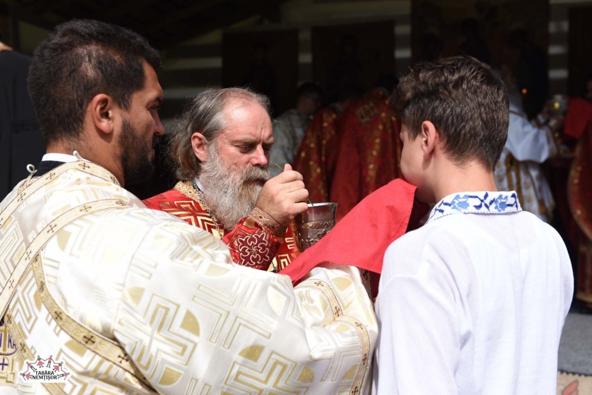 Peste 500 de tineri în Poiana Prieteniei, la Nemțișor 222252