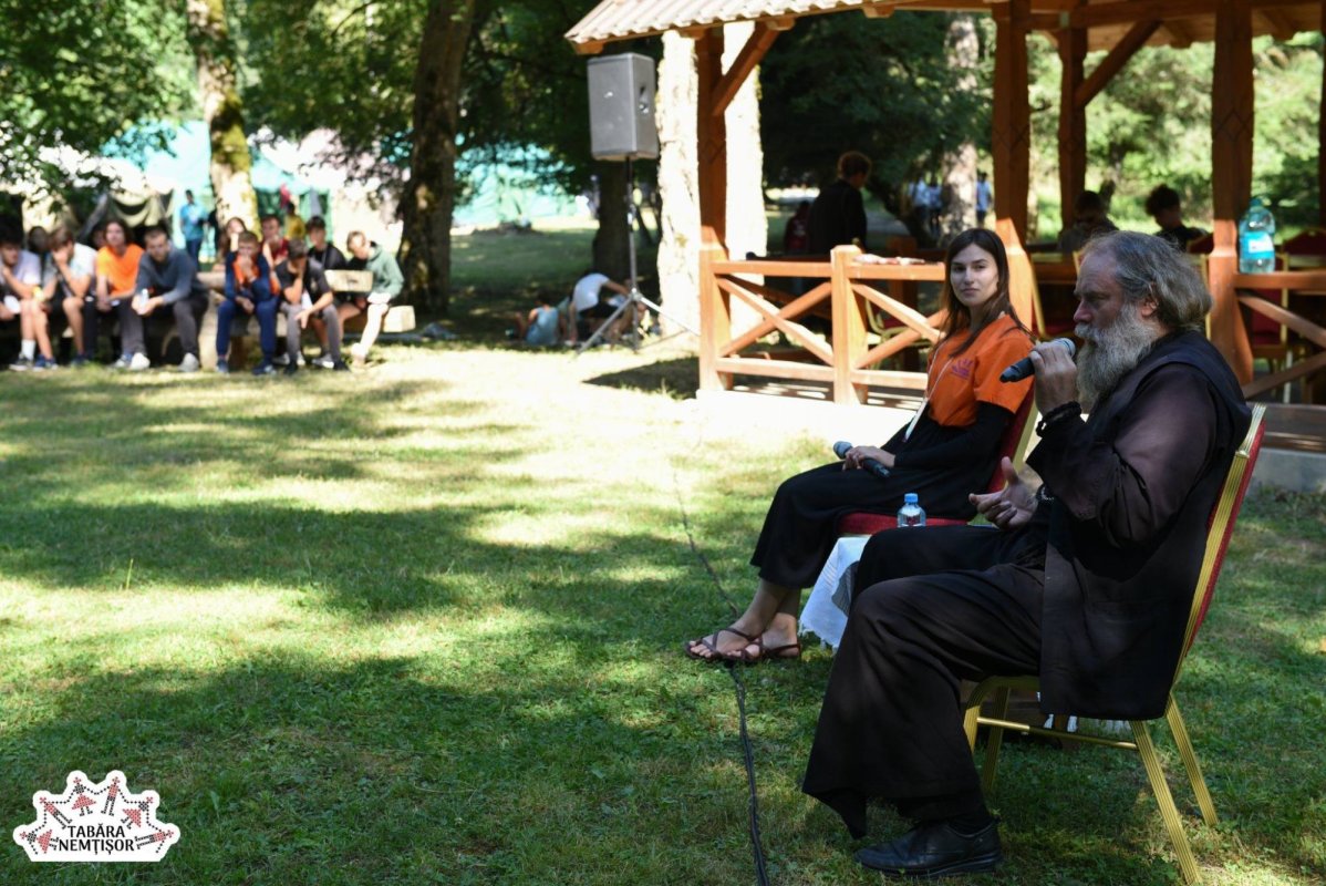 Peste 500 de tineri în Poiana Prieteniei, la Nemțișor 222254