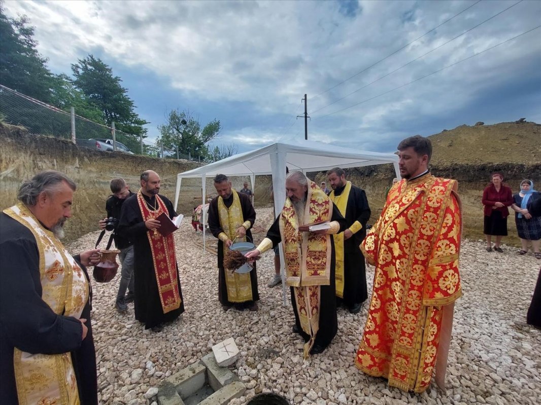 Piatră de temelie pentru o biserică în Cornești, Republica Moldova 222290