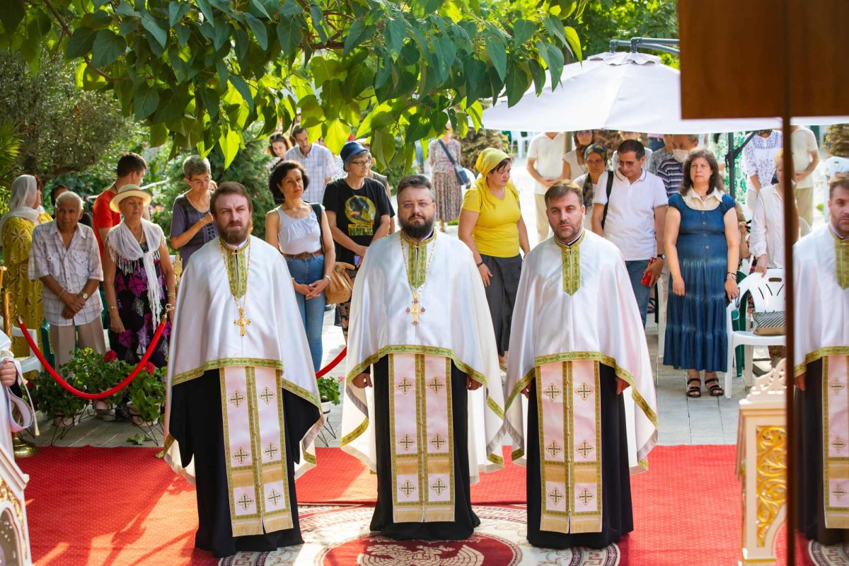 Laudă de seară adusă Cuviosului Ioan Iacob de la Neamţ în Capitală 222447