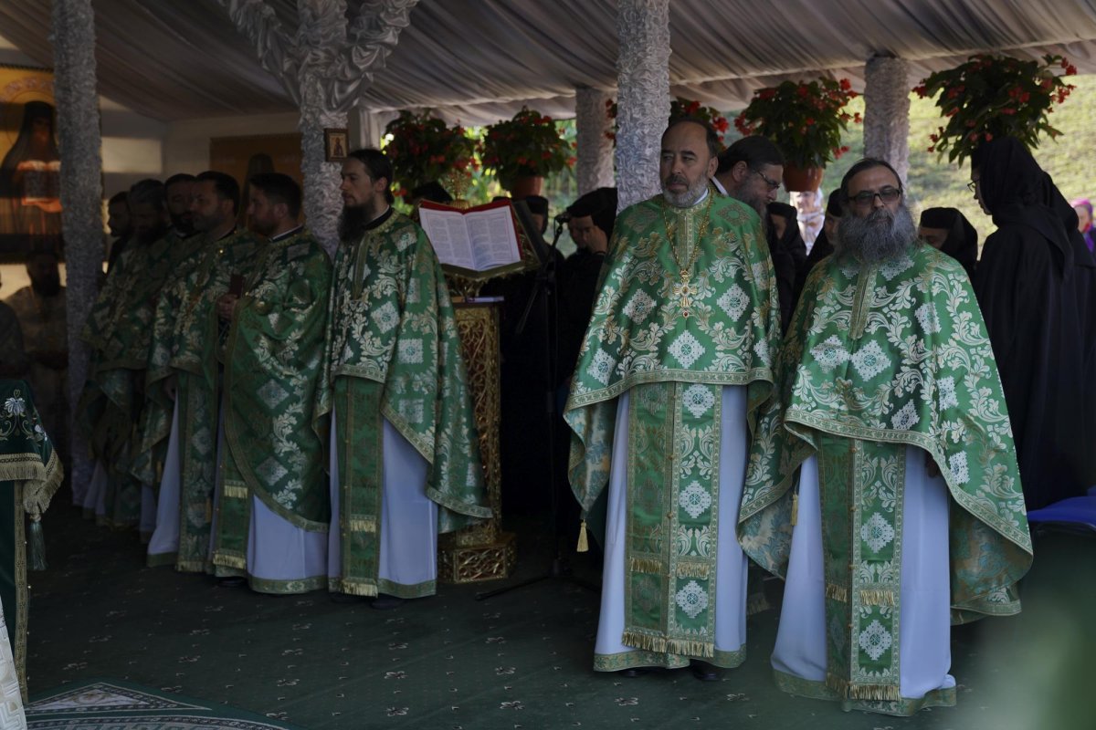 Sărbătorirea Sfântului Ioan Iacob la Crăiniceni 222712