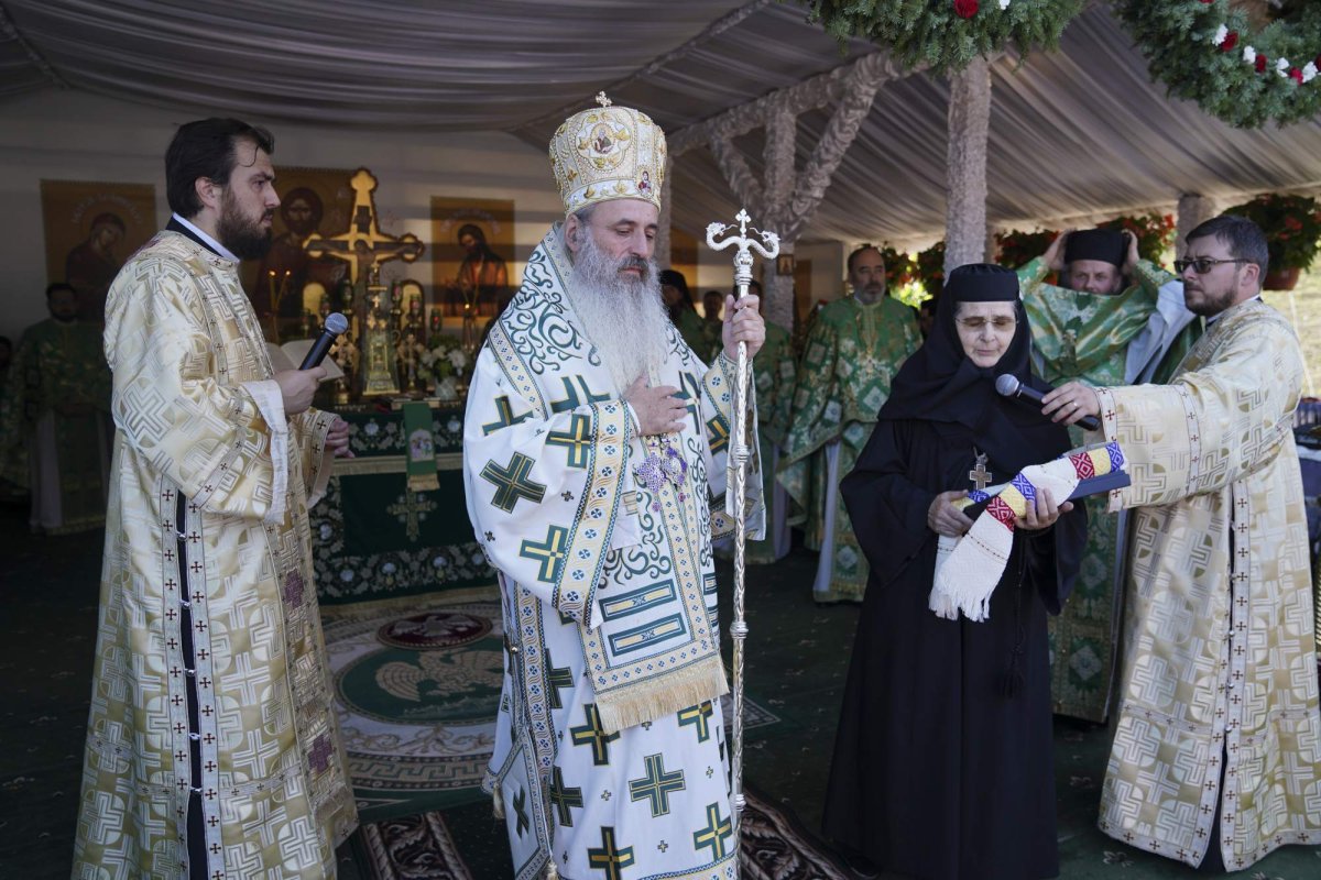 Sărbătorirea Sfântului Ioan Iacob la Crăiniceni 222723