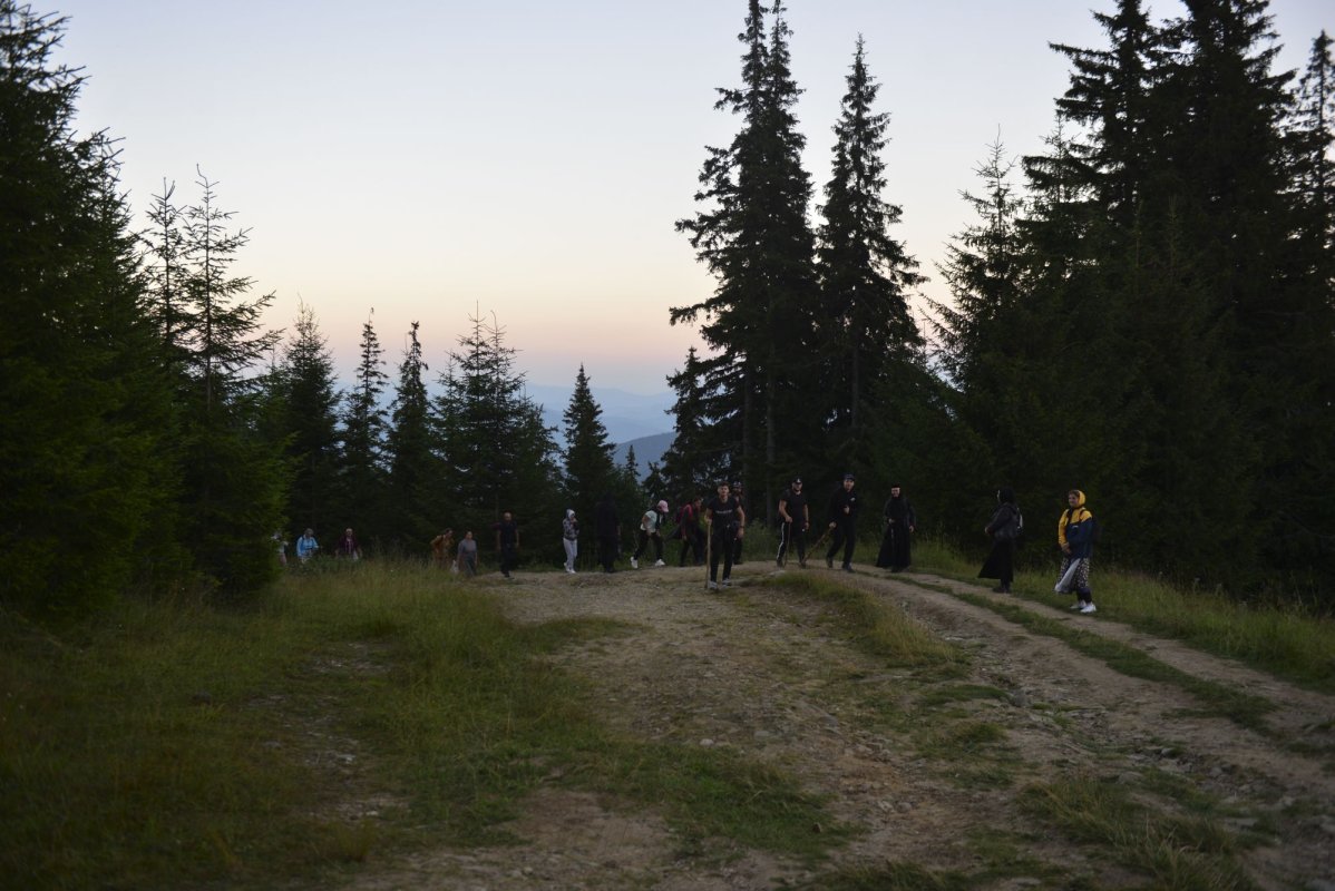 Slujire arhierească pe „Taborul României” 222650