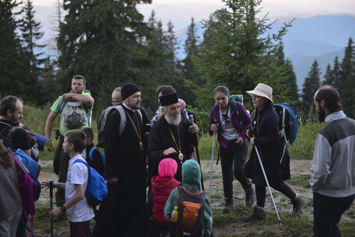 Slujire arhierească pe „Taborul României” 222652