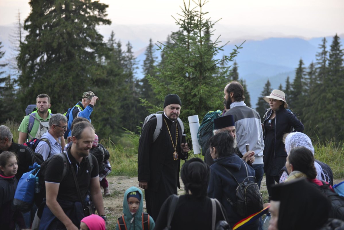 Slujire arhierească pe „Taborul României” 222653