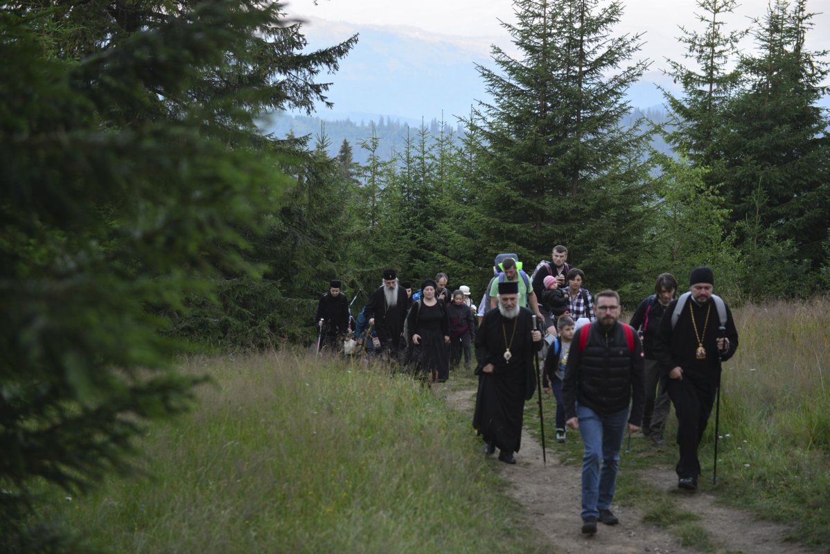 Slujire arhierească pe „Taborul României” 222658