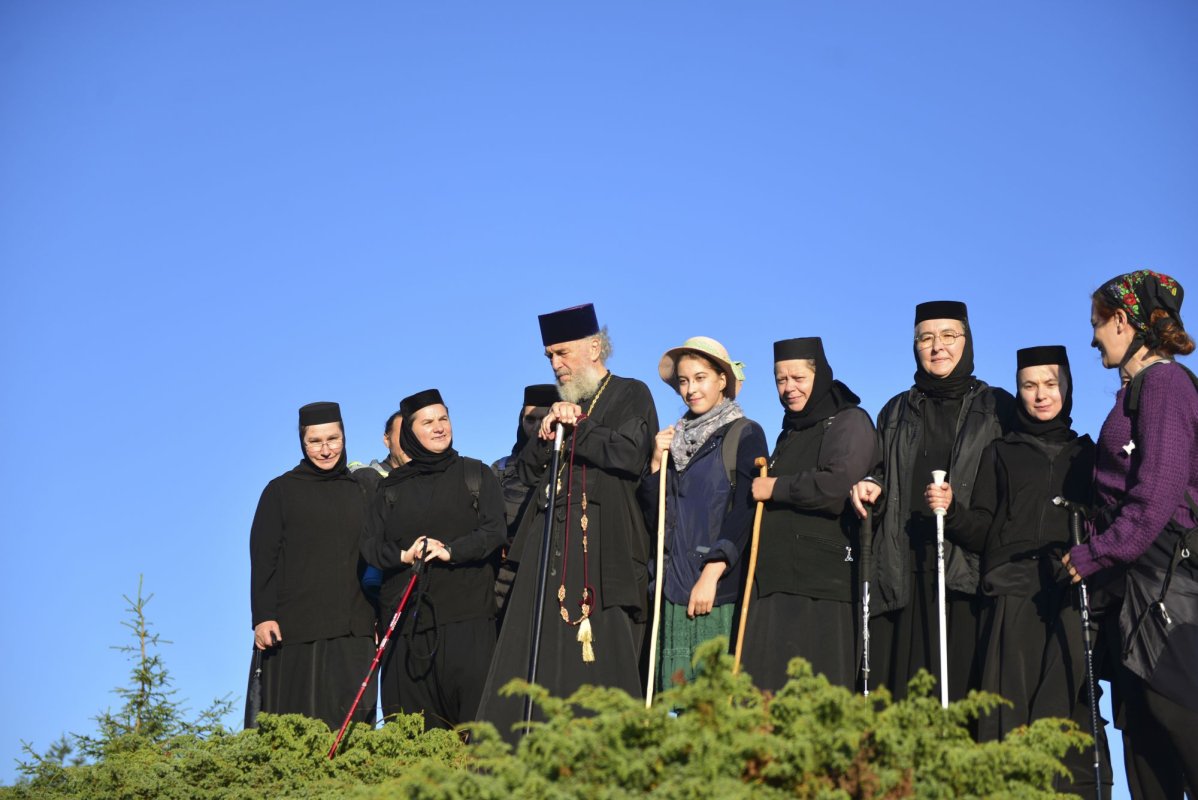 Slujire arhierească pe „Taborul României” 222666