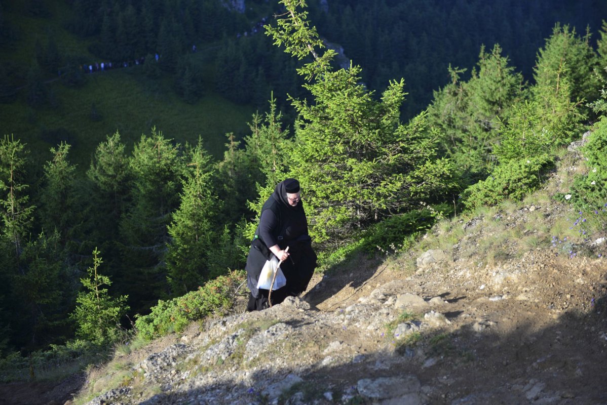 Slujire arhierească pe „Taborul României” 222667