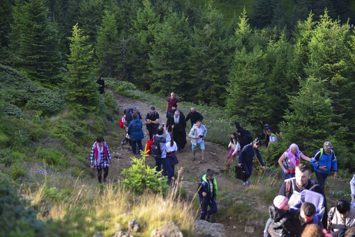 Slujire arhierească pe „Taborul României” 222673