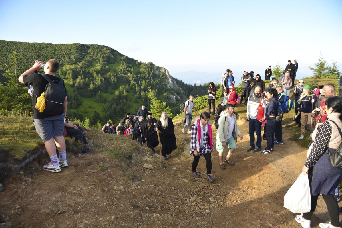 Slujire arhierească pe „Taborul României” 222675