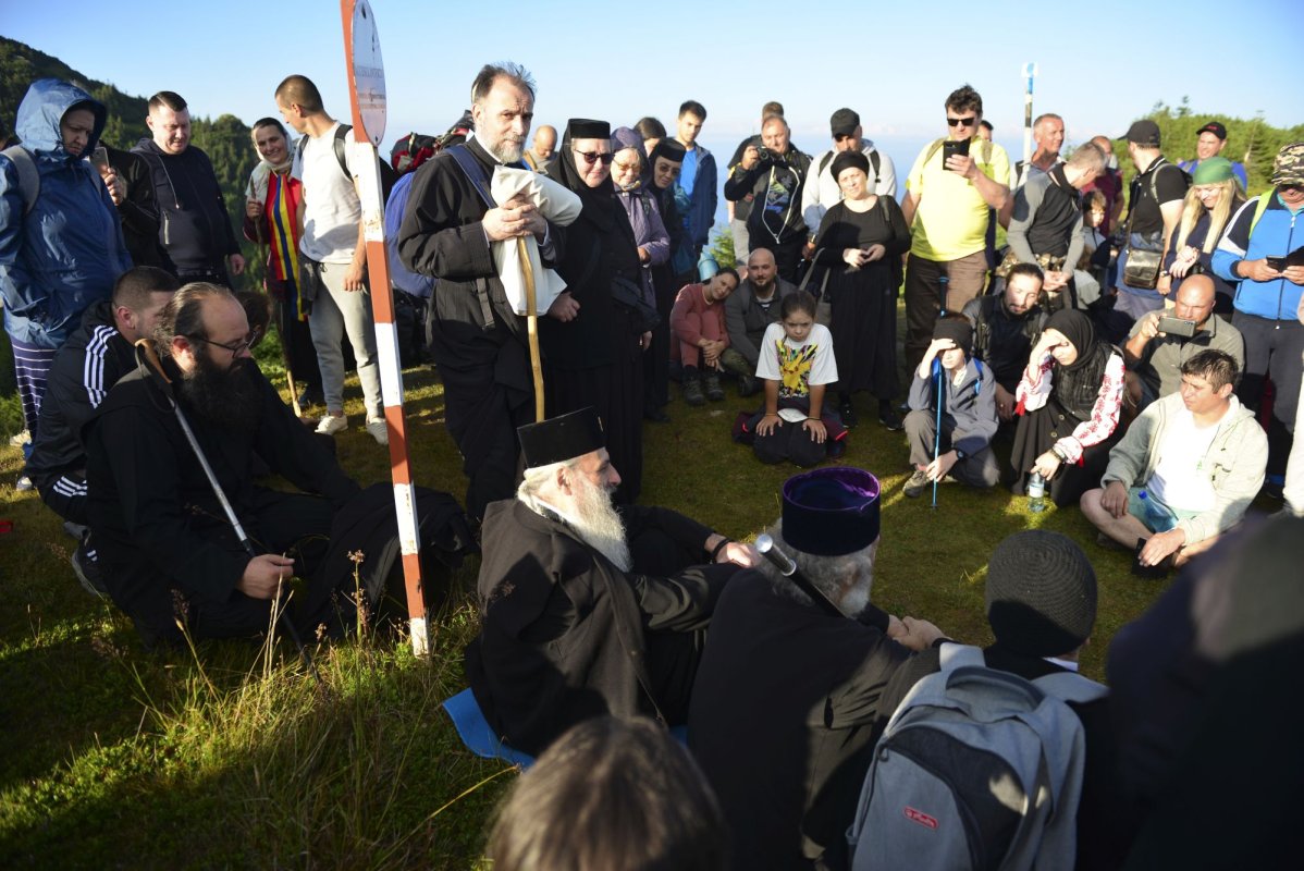 Slujire arhierească pe „Taborul României” 222678