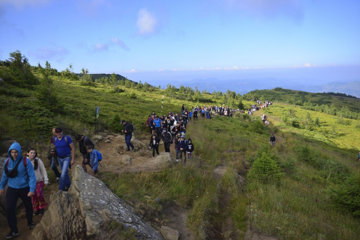 Slujire arhierească pe „Taborul României” 222680