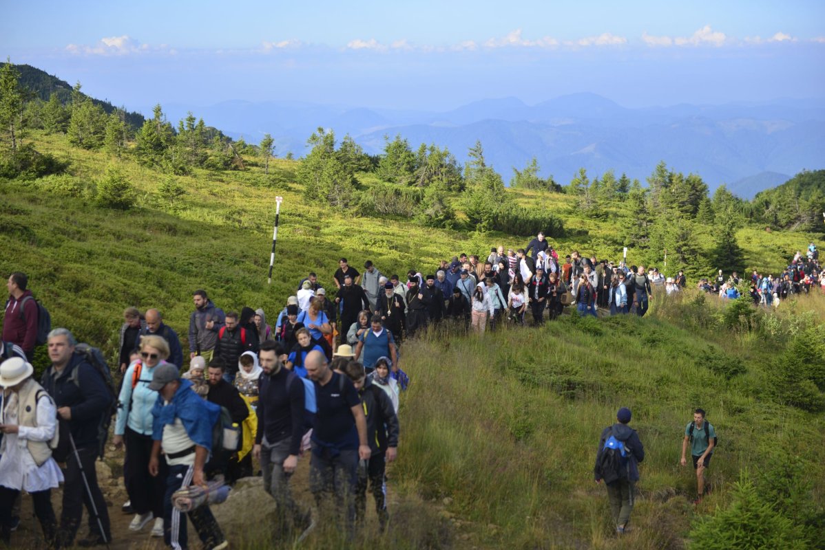Slujire arhierească pe „Taborul României” 222681