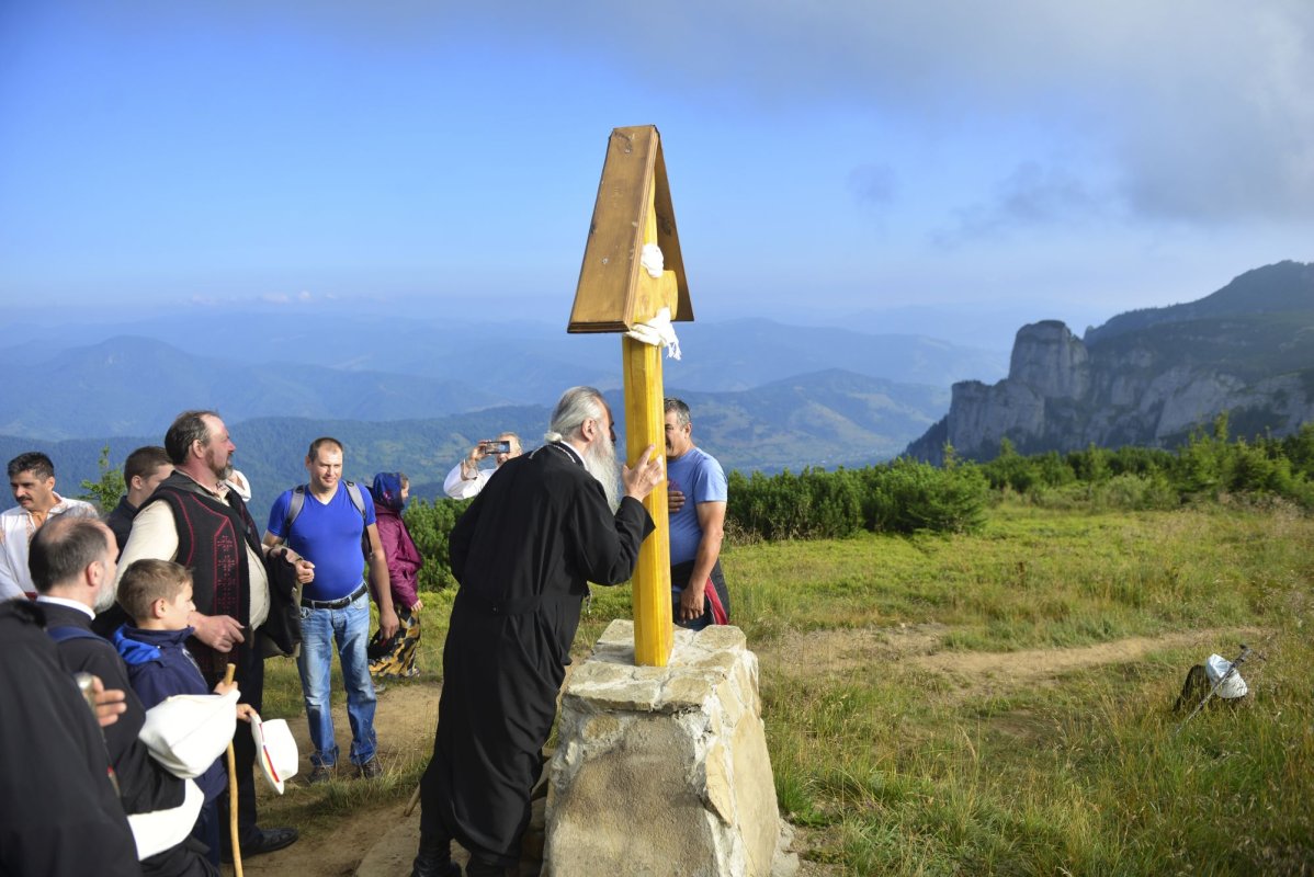 Slujire arhierească pe „Taborul României” 222683