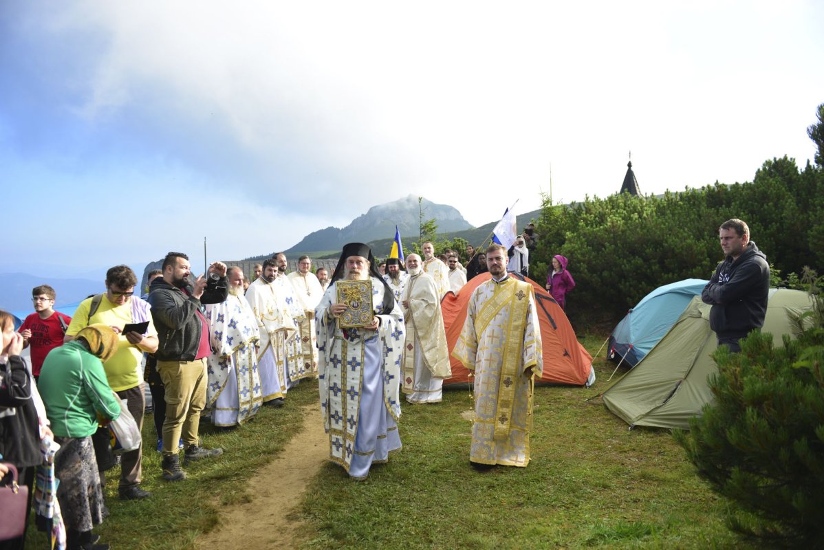 Slujire arhierească pe „Taborul României” 222684