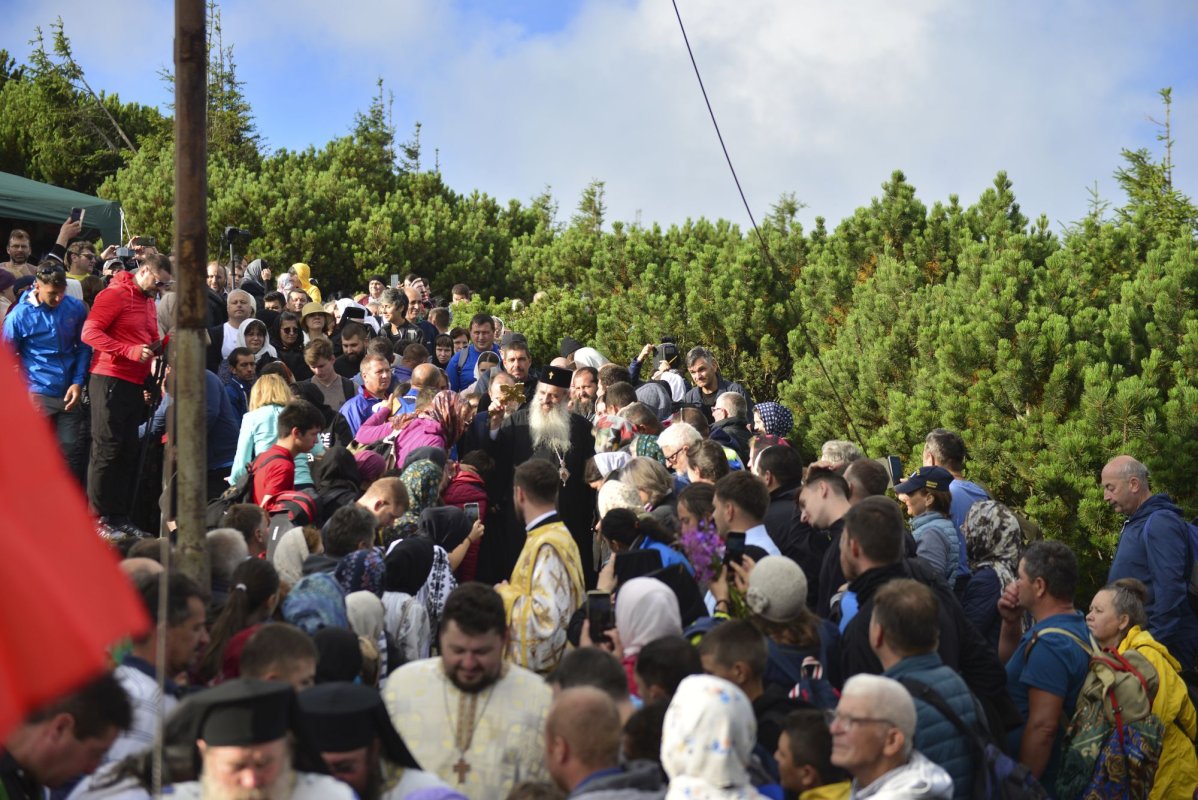 Slujire arhierească pe „Taborul României” 222686