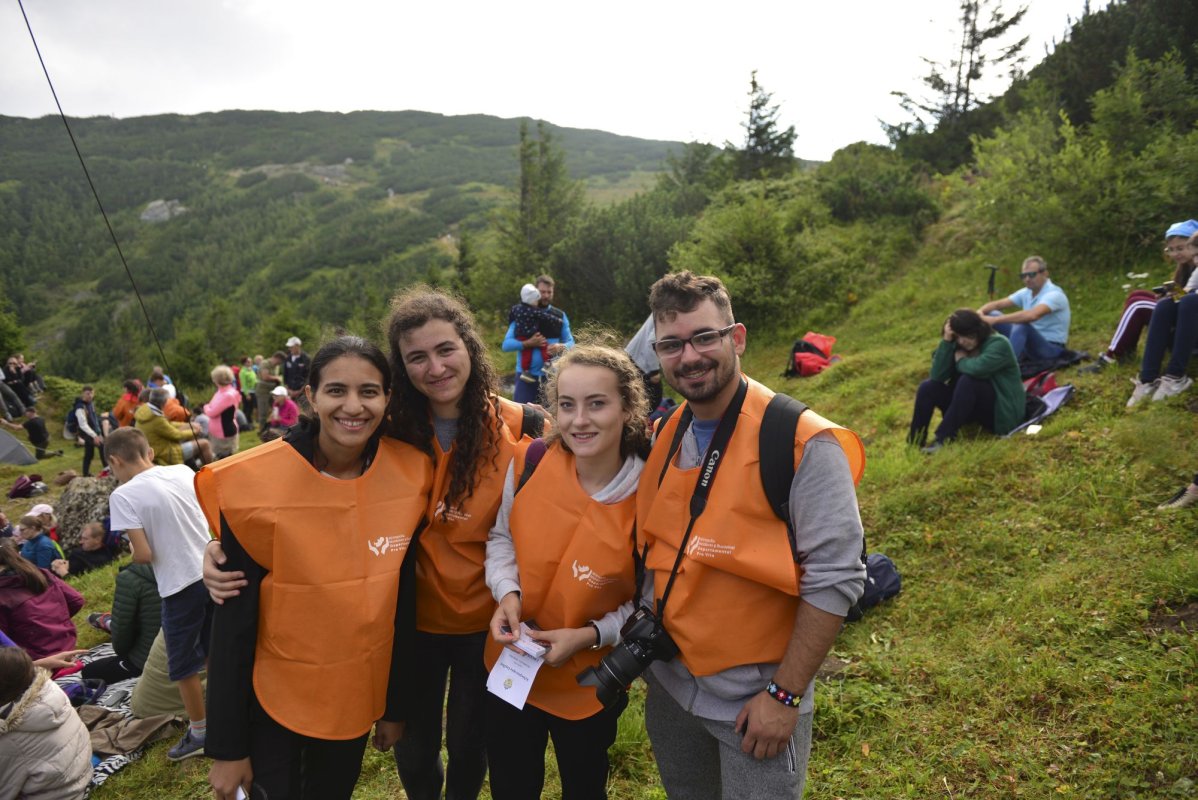 Slujire arhierească pe „Taborul României” 222690