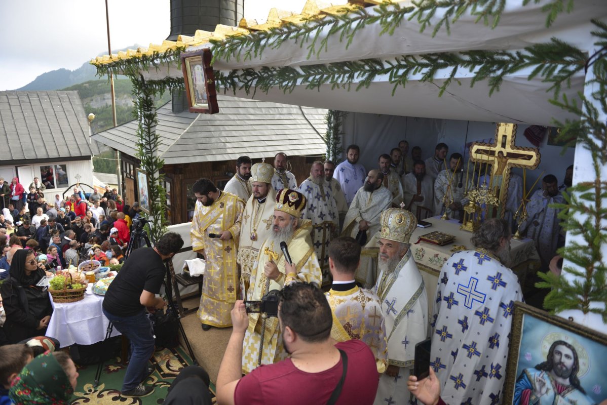 Slujire arhierească pe „Taborul României” 222691