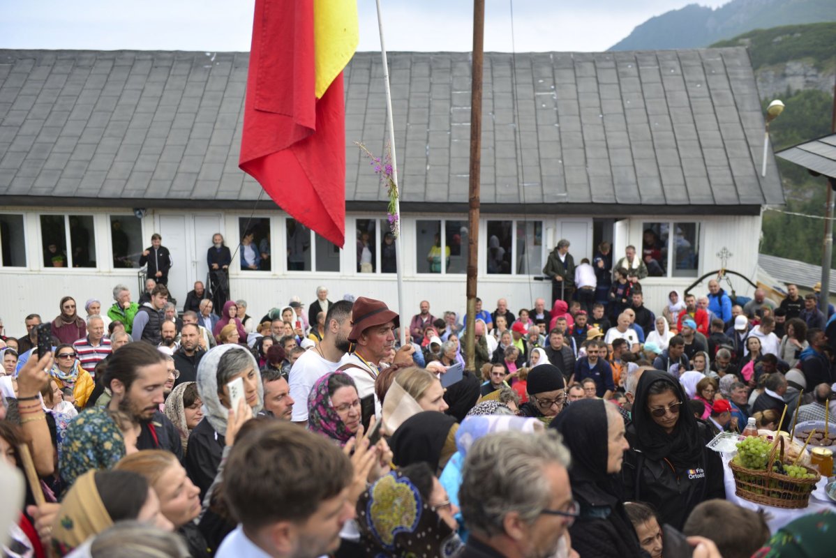 Slujire arhierească pe „Taborul României” 222693