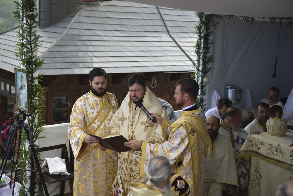 Slujire arhierească pe „Taborul României” 222694