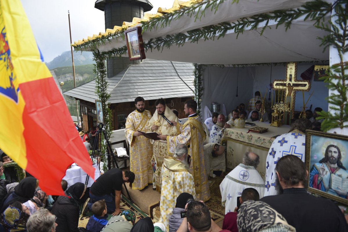 Slujire arhierească pe „Taborul României” 222695