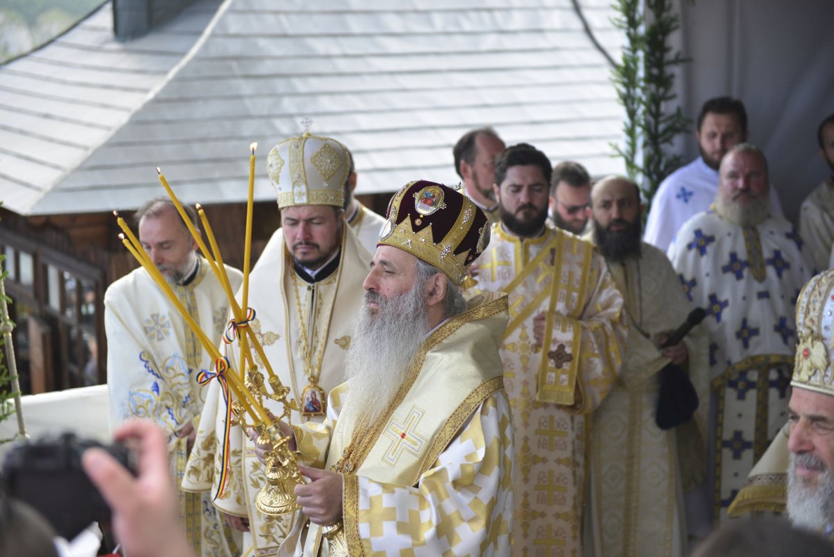 Slujire arhierească pe „Taborul României” 222696