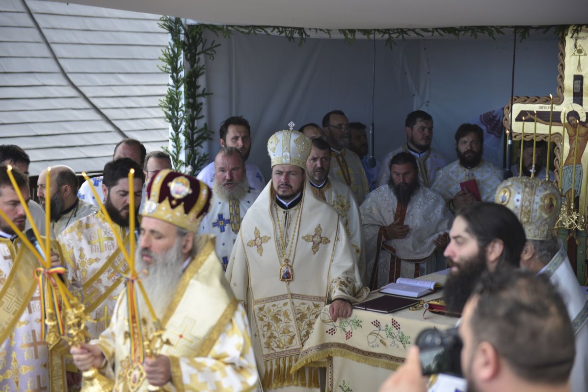 Slujire arhierească pe „Taborul României” 222698