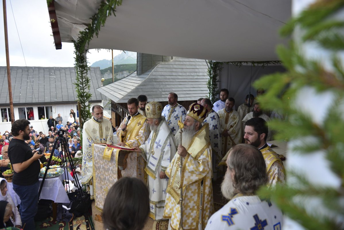 Slujire arhierească pe „Taborul României” 222702