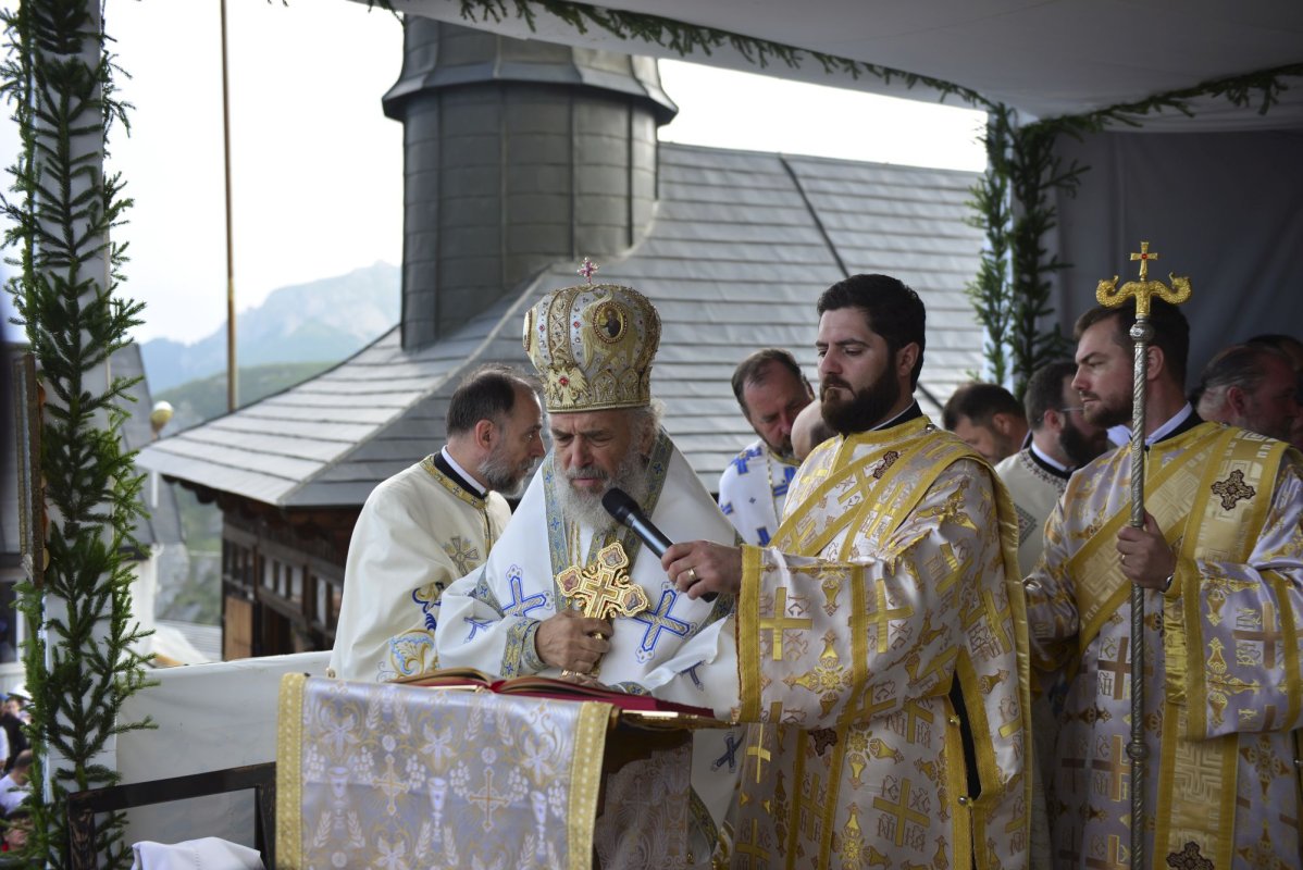 Slujire arhierească pe „Taborul României” 222703
