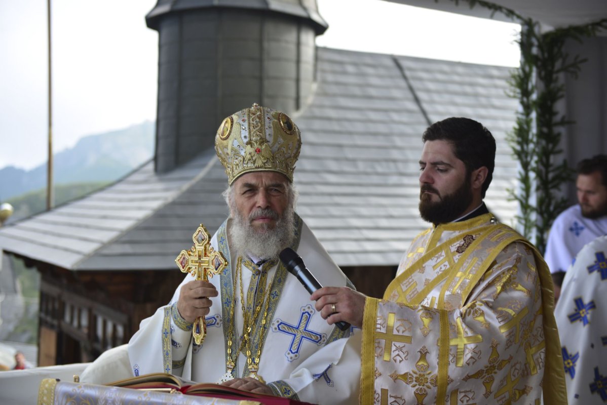 Slujire arhierească pe „Taborul României” 222705