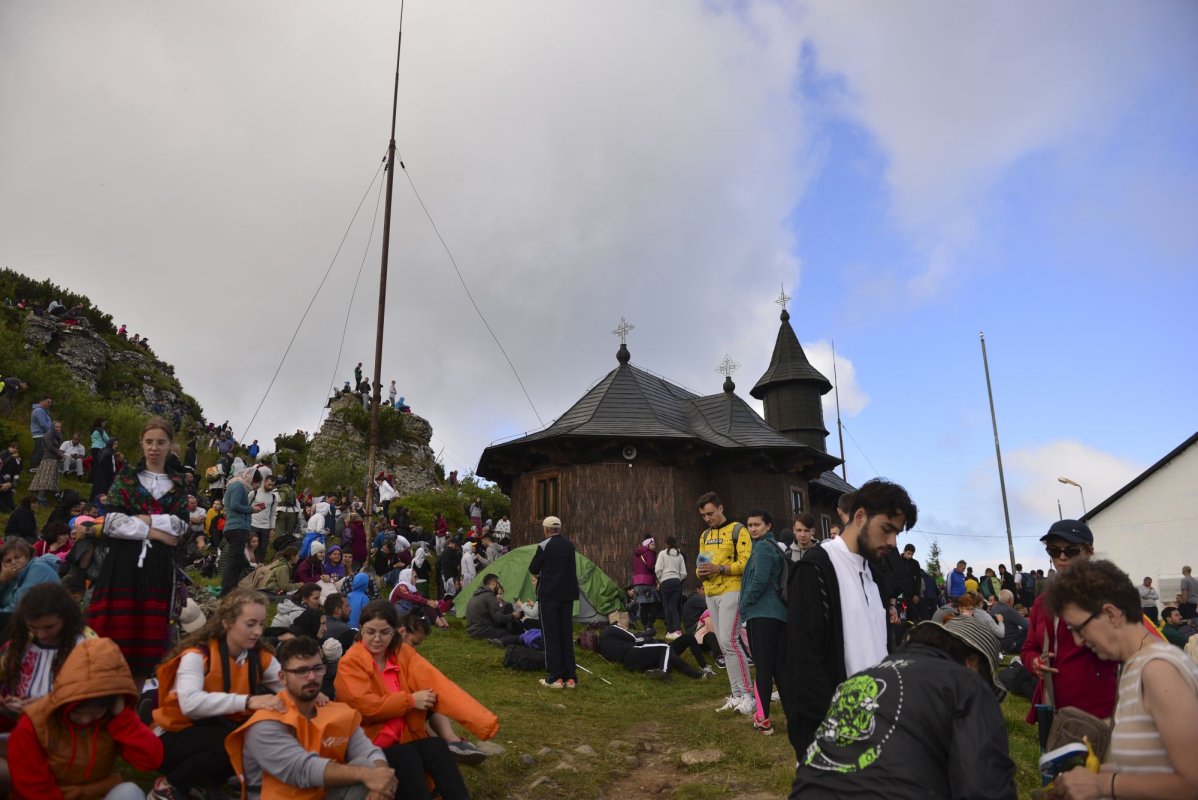 Slujire arhierească pe „Taborul României” 222707