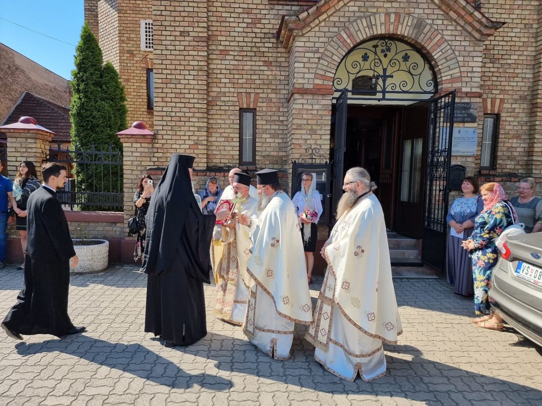 Slujiri arhiereşti în Episcopia Daciei Felix 222805