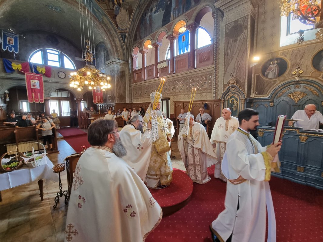 Slujiri arhiereşti în Episcopia Daciei Felix 222806