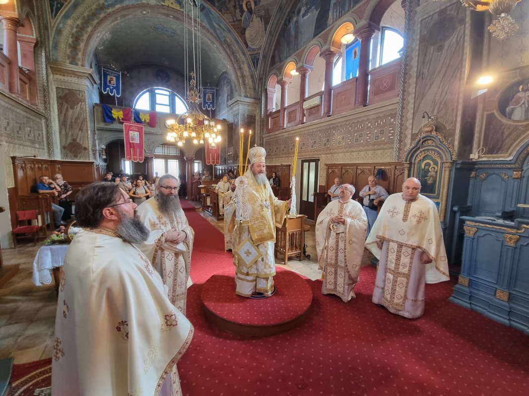 Slujiri arhiereşti în Episcopia Daciei Felix 222808