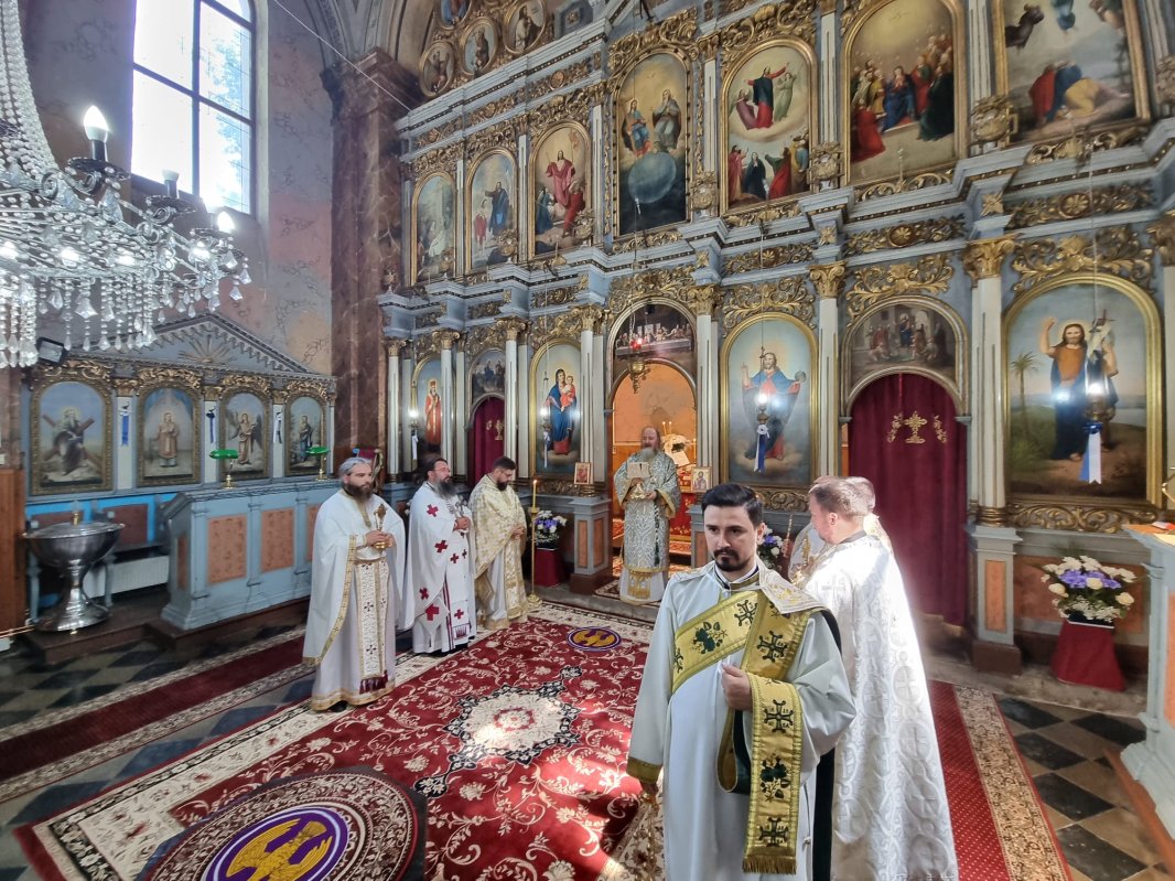 Slujiri arhiereşti în Episcopia Daciei Felix 222822