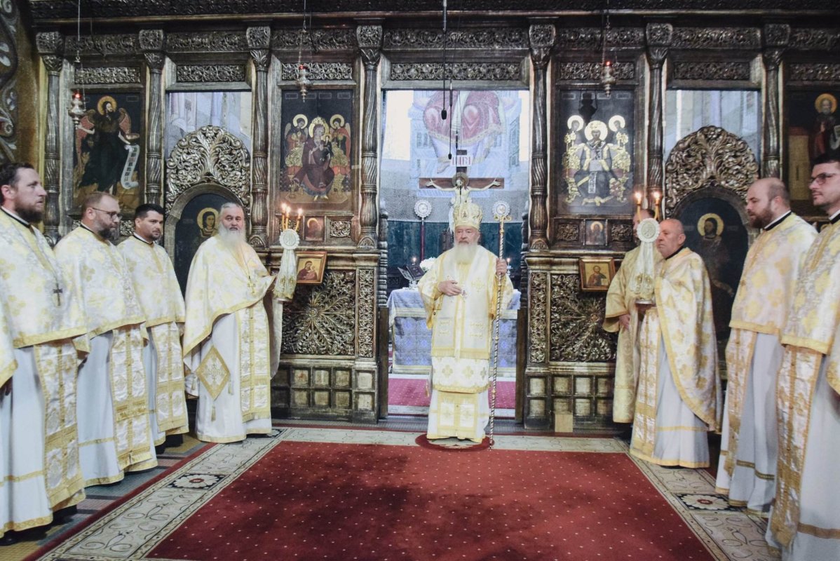 Binecuvântare pentru credincioşii clujeni la Catedrala Mitropolitană 222871