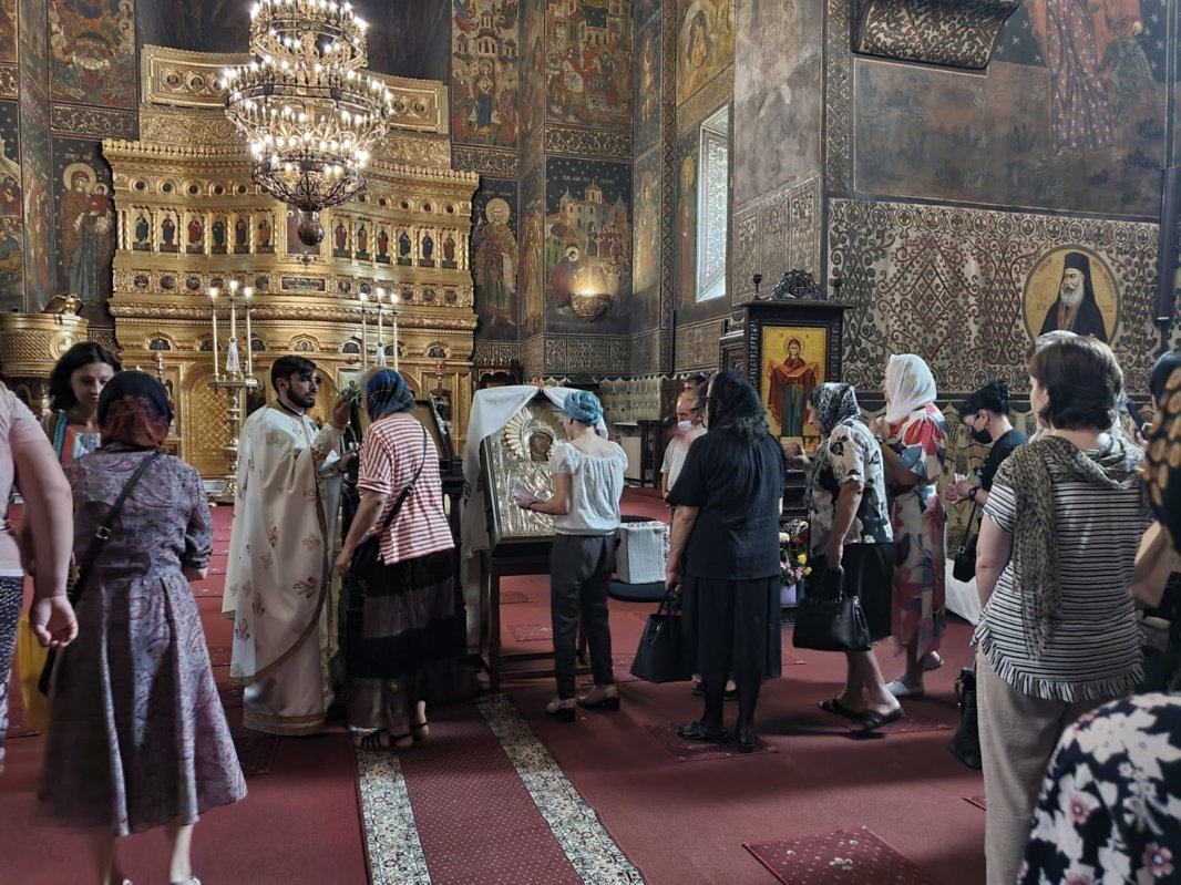 Binecuvântarea Maicii Domnului pentru credincioşii gălăţeni şi brăileni 223031