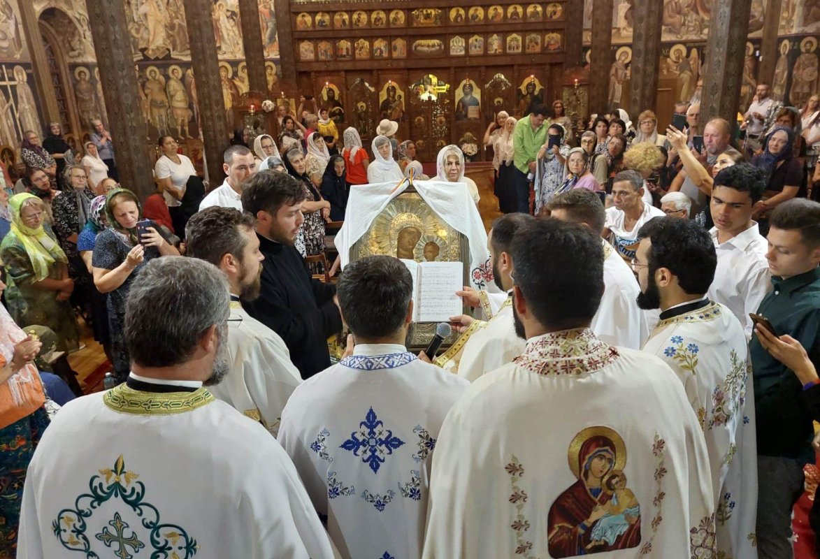 Binecuvântarea Maicii Domnului pentru credincioşii gălăţeni şi brăileni 223033